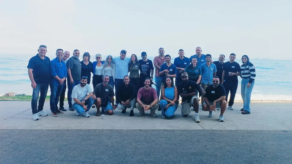 משתתפי המסלול האקדמי החדש בחיפה על חוף הים